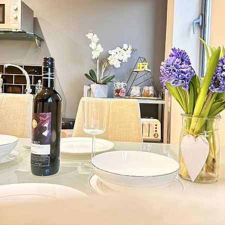 Perfectly Located City Centre Studio Apartment - West One With Free Wifi, Gym Access, Netflix Σέφιλντ Εξωτερικό φωτογραφία