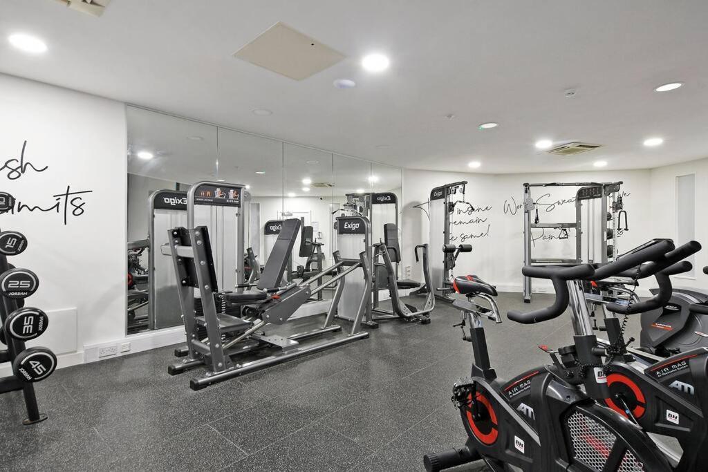Perfectly Located City Centre Studio Apartment - West One With Free Wifi, Gym Access, Netflix Σέφιλντ Εξωτερικό φωτογραφία
