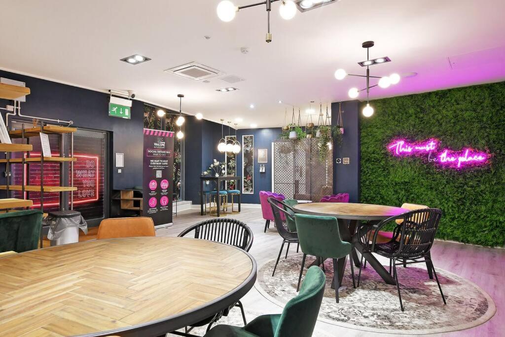 Perfectly Located City Centre Studio Apartment - West One With Free Wifi, Gym Access, Netflix Σέφιλντ Εξωτερικό φωτογραφία