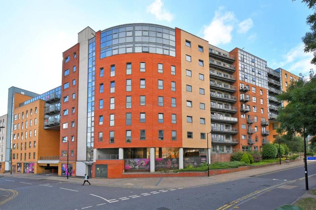 Perfectly Located City Centre Studio Apartment - West One With Free Wifi, Gym Access, Netflix Σέφιλντ Εξωτερικό φωτογραφία