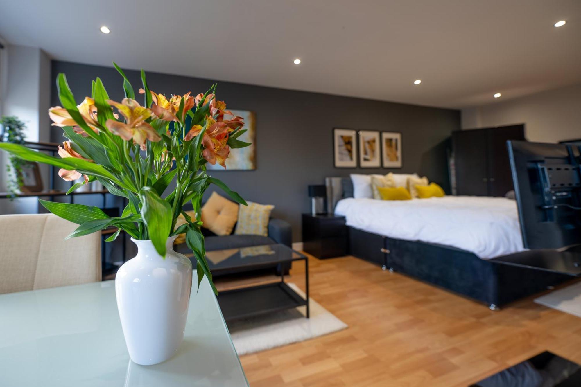 Perfectly Located City Centre Studio Apartment - West One With Free Wifi, Gym Access, Netflix Σέφιλντ Εξωτερικό φωτογραφία